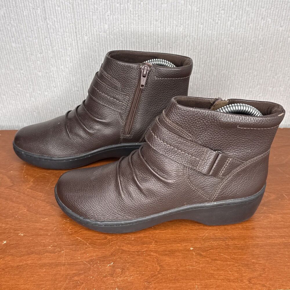 Clarks Ankle Boots Womens 5M Brown Leather Delana Fairlee Wedge Zipper Ruched